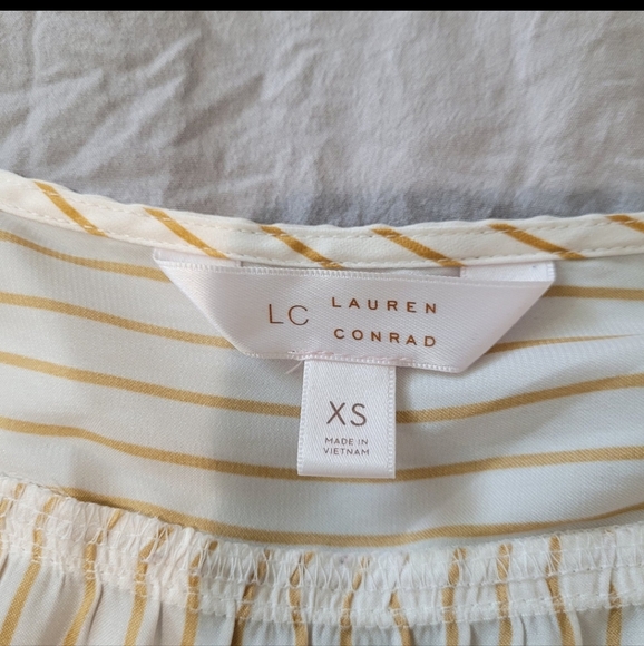 TRENDY, Silky Top Lot OF 2, Gold & Cream Striped Lot of 2 Womens SZ XS - Picture 4 of 12